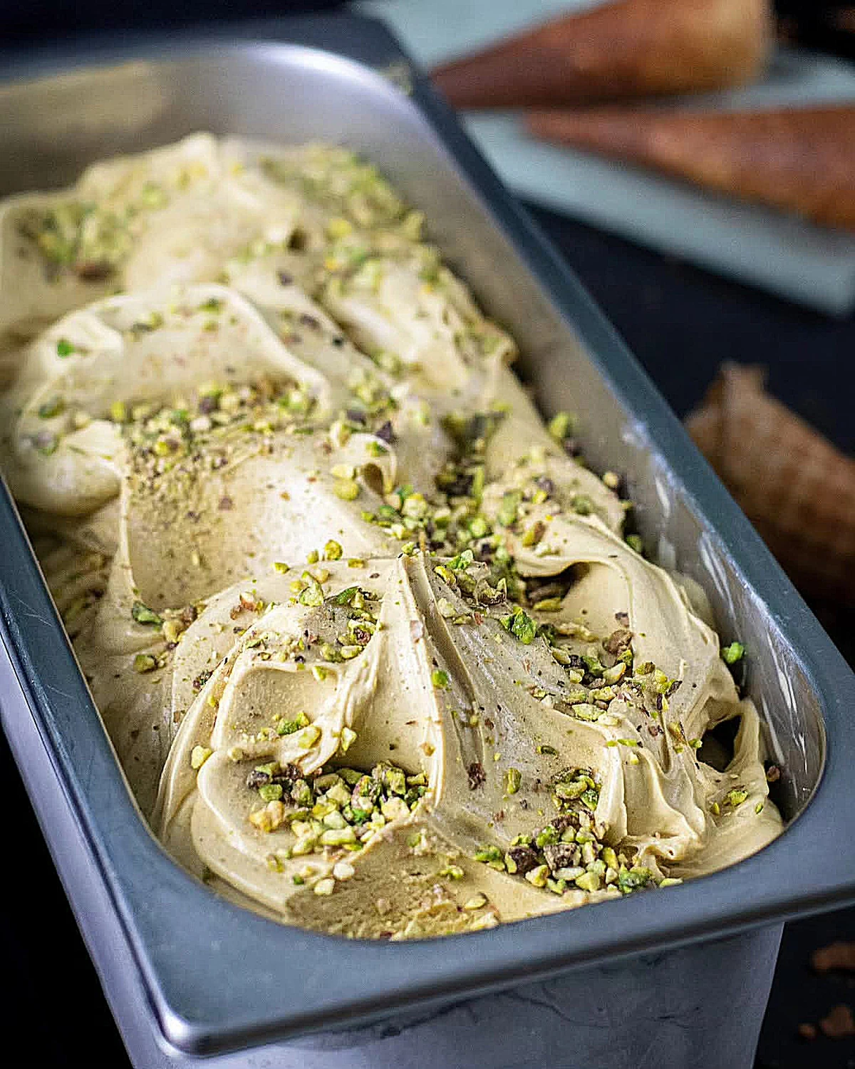 Gelato artesanal de pistache siciliano com pistaches picados